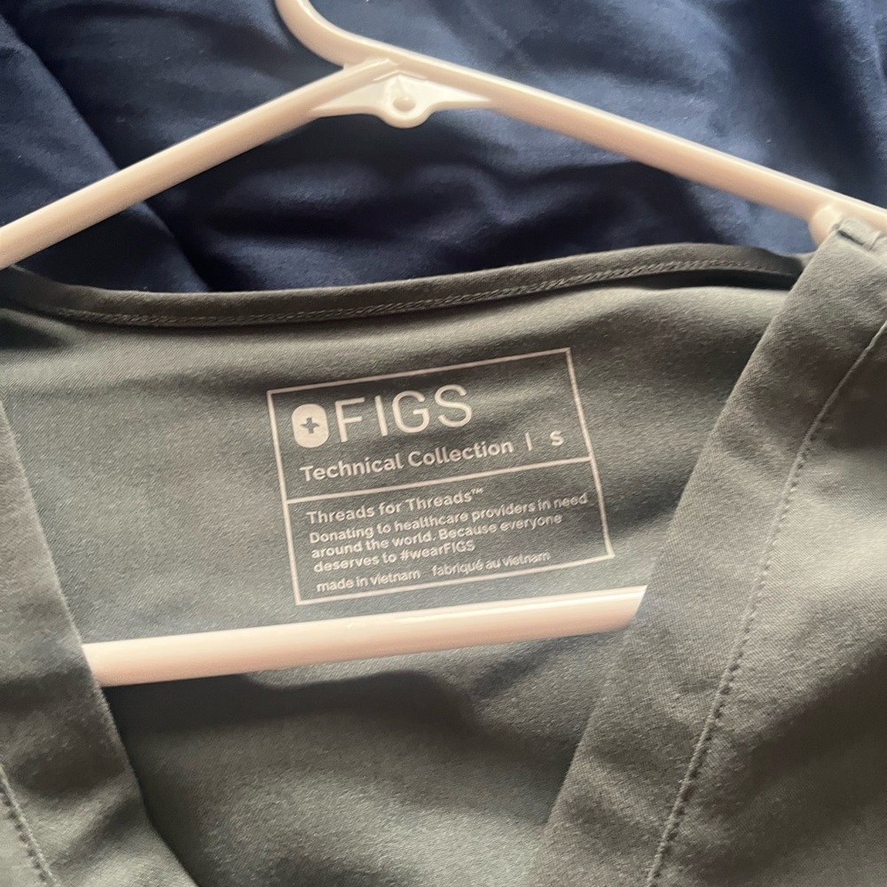 Figs Gray Scrub Set - image 3